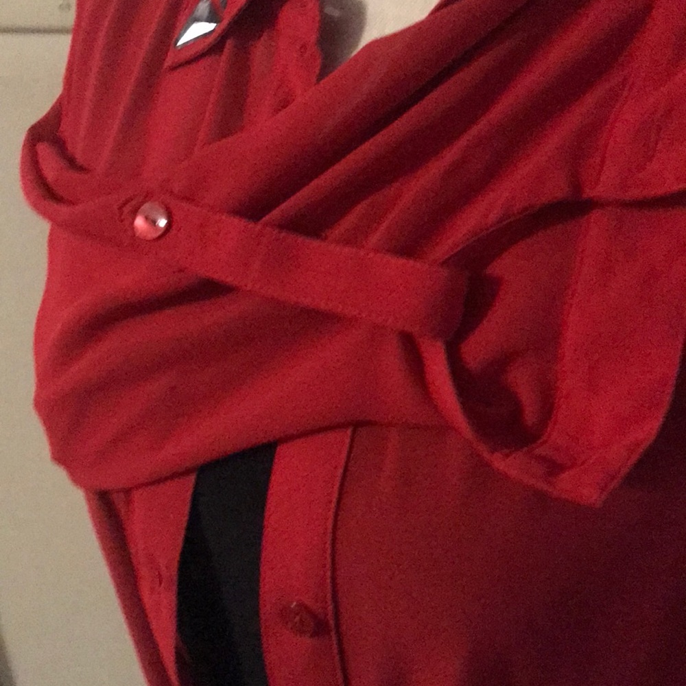 Classy top! - Picture 3 of 4